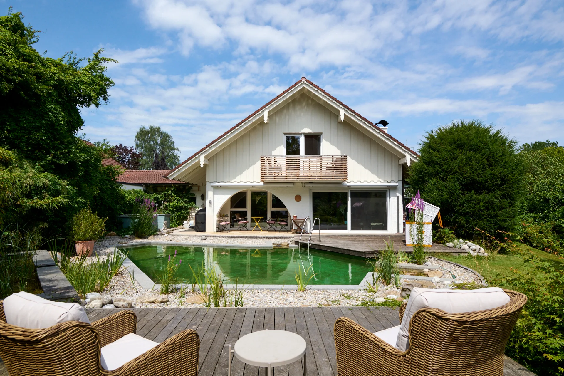 Idyllisches EFH zwischen STARNBERGER und AMMERSEE mit Naturpool und uneinsehbarem schönem Garten